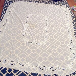 Elegant White Lace Tablecloth